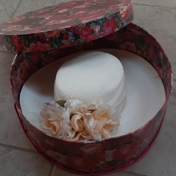 👒 SOLD Vintage Cream Wedding Hat Peach/Cream Flower - Picture 4 of 7